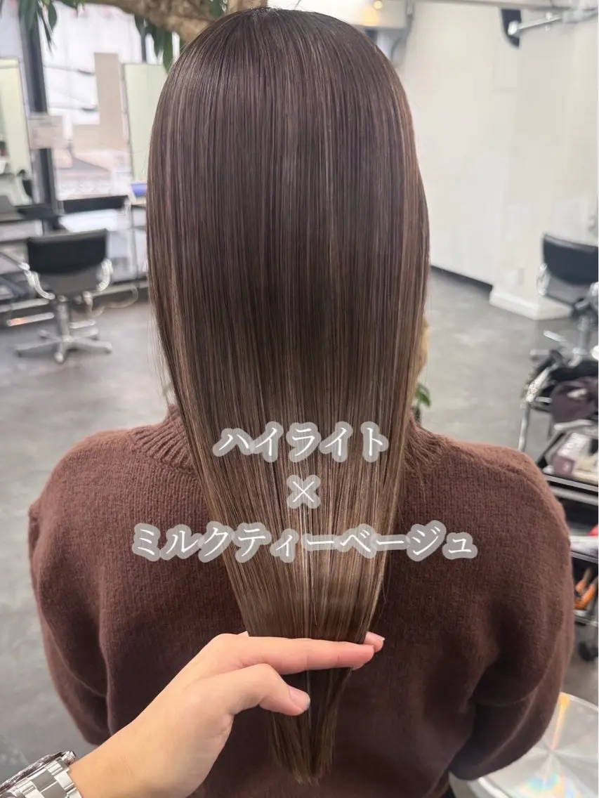 ロング ハイライト ヘアカラー 市毛 結菜のヘアスタイル
