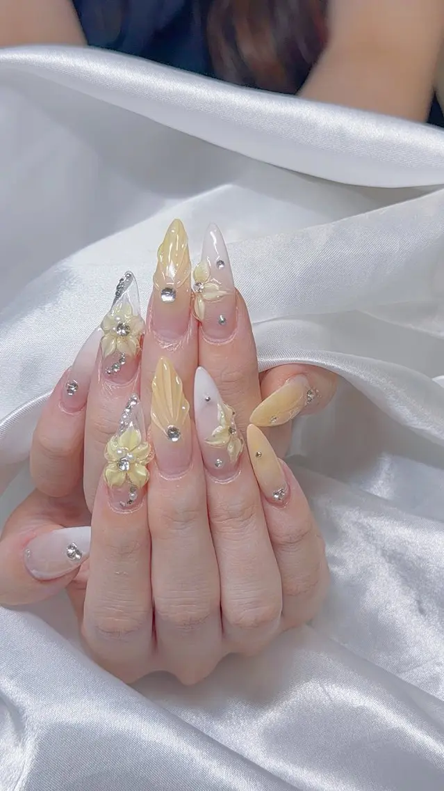 ネイル KIRA LILYのネイルデザイン