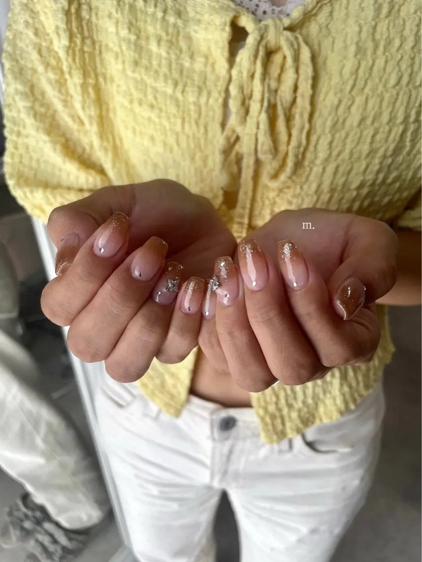 ネイル オーロラネイル フラッシュネイル グラデーション マグネットネイル ミラーネイル フットネイル m.nail salonのネイルデザイン