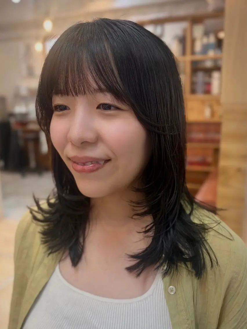 ミディアム ミディアムレイヤー レイヤーカット カット トリートメント cana 札幌レイヤースタイルのヘアスタイル