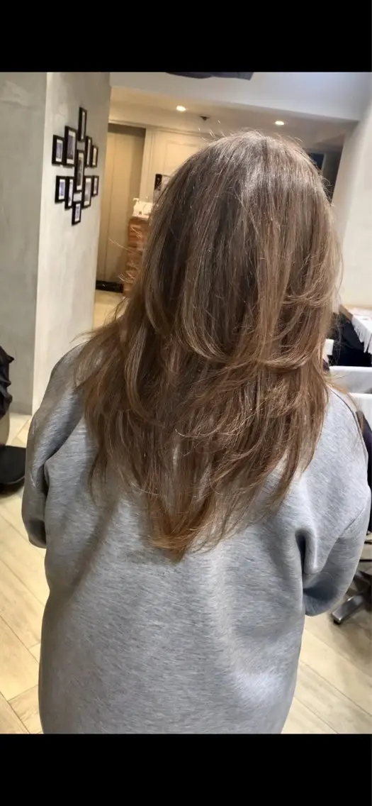 ロング レイヤーカット 伊藤 鳳雅のヘアスタイル