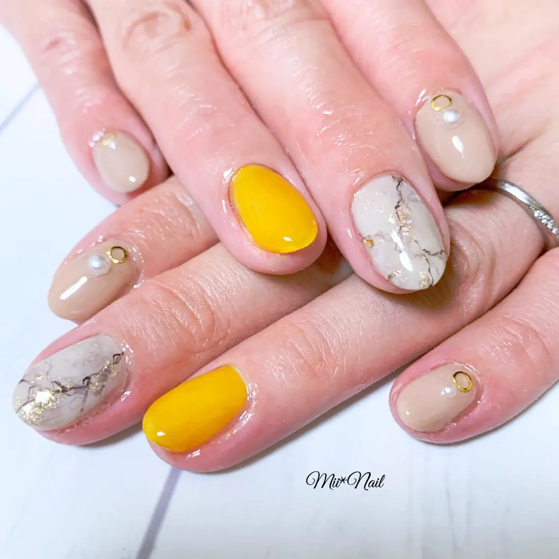 ネイル ストーンネイル MII*NAIL／ 美フォルムsalonのネイルデザイン