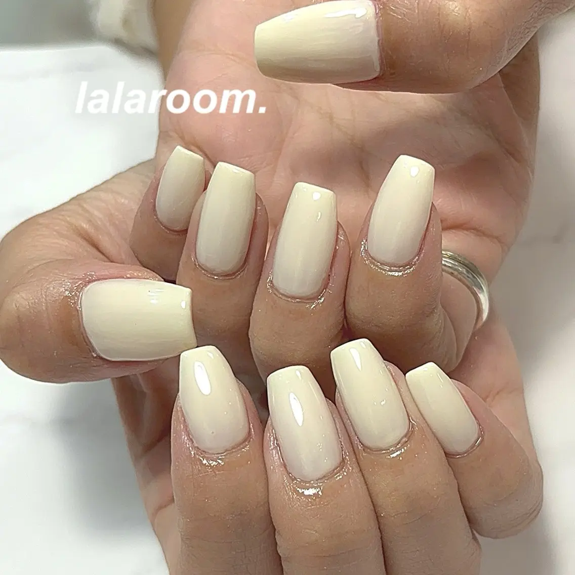 ネイル キラキラネイル マグネットネイル オフィスネイル ワンカラーネイル シンプルネイル ハンドネイル lala room.のネイルデザイン