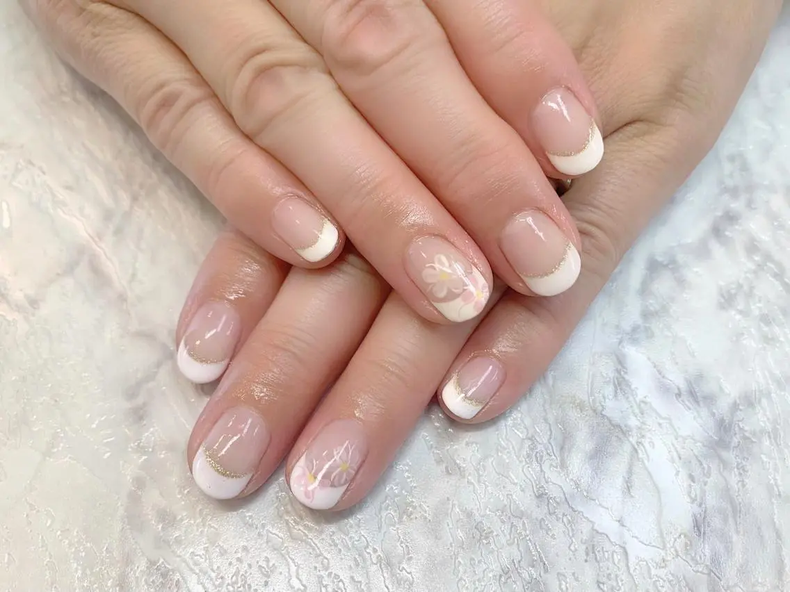 ネイル アートネイル フレンチネイル NAIL 🎀 AIRIのネイルデザイン