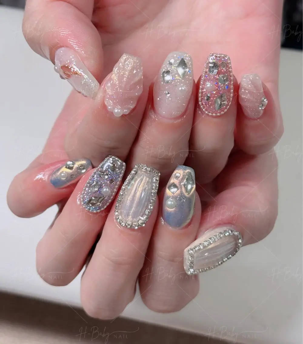 ネイル オーロラネイル フレンチネイル ジェルネイル ハロウィン キラキラネイル H.baby Nail Salonのネイルデザイン