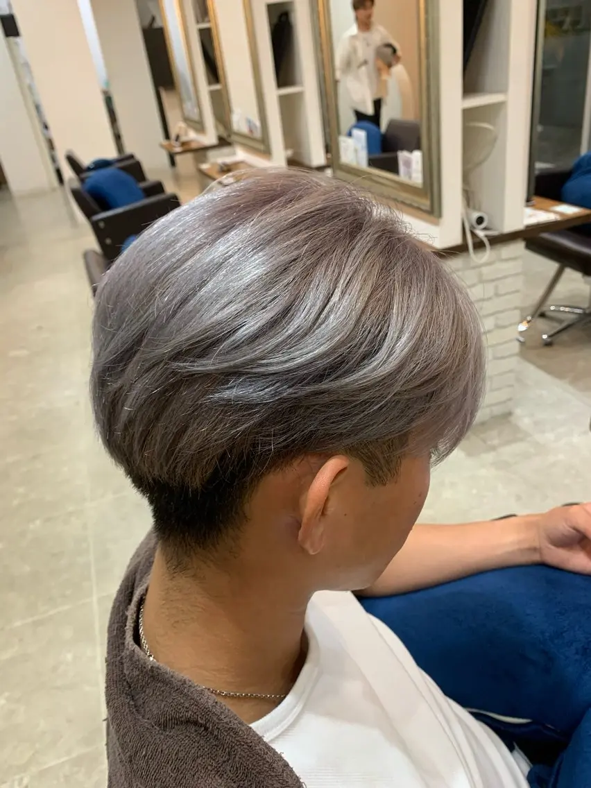 カラー メンズ メンズブリーチ ブリーチ シルバー 清宮 涼太のヘアスタイル
