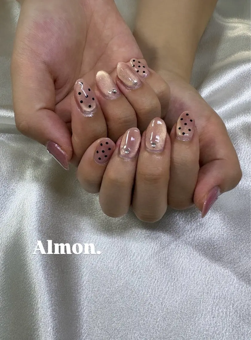 ネイル 𝐀𝐥𝐦𝐨𝐧 .のネイルデザイン