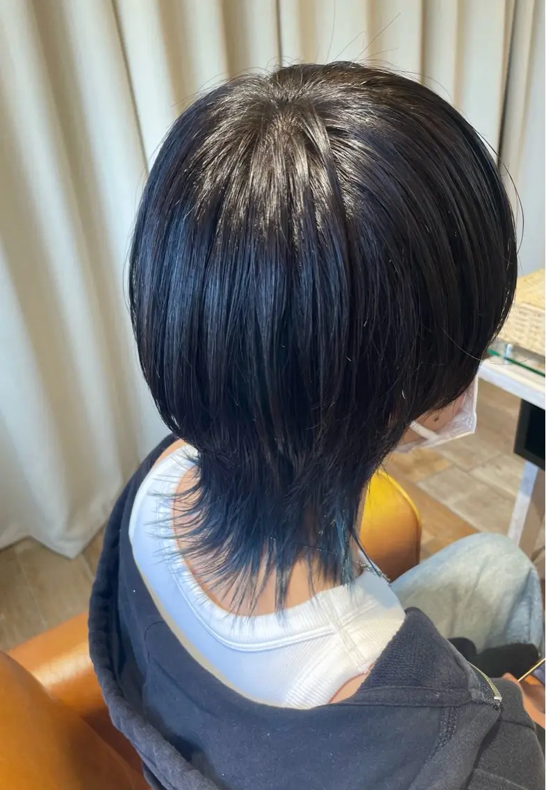 ショート カラー ネイビーカラー ウルフカット みうら さやかのヘアスタイル