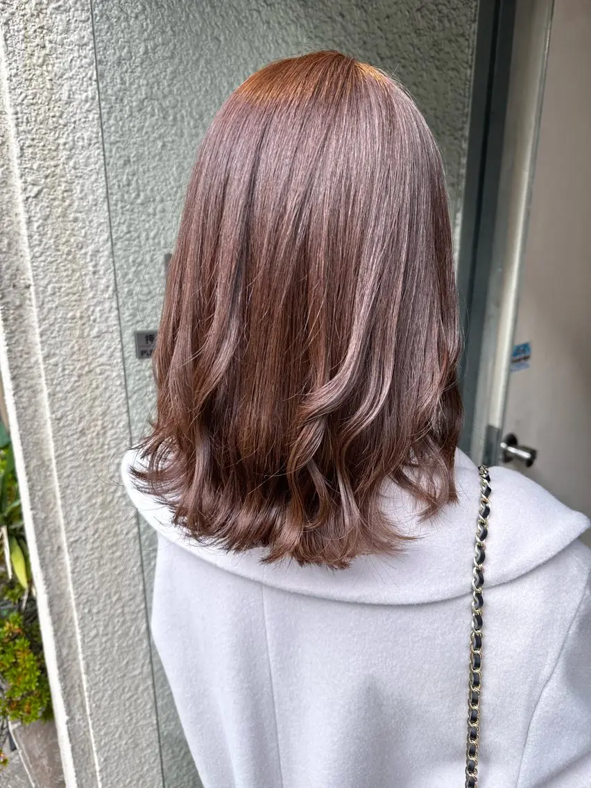 セミロング カット スパのヘアスタイル