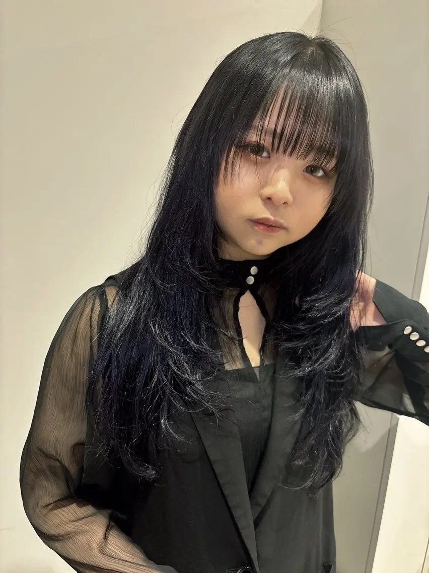 ロング カラー ヘアアレンジ 耳つぼ屋さん ‎🤍りりのヘアスタイル