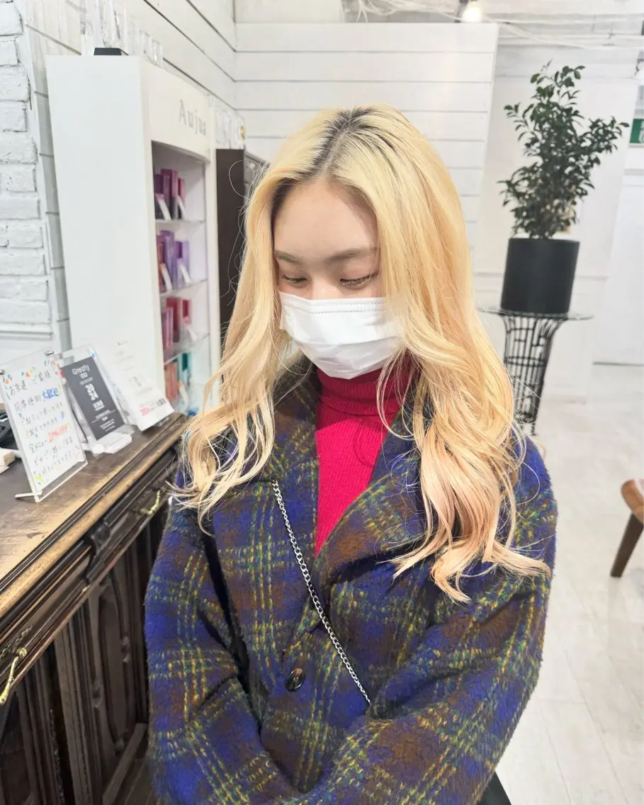 ロング カラー バレイヤージュ ミストバング ベージュカラー ブリーチ 抜きっぱなしブロンド 札幌ブリーチカラー/ ダブルカラー/ドイのヘアスタイル