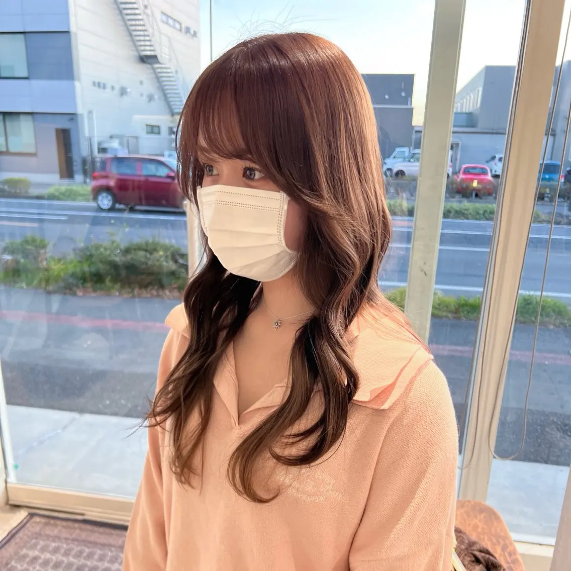 ロング カラー ベージュカラー ヘアカラー 周東 芽依のヘアスタイル