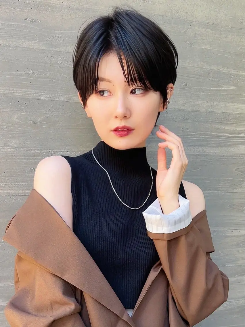 ショート 大宮ブリーチ縮毛⭕️ 暗髪レイヤーしょうまのヘアスタイル
