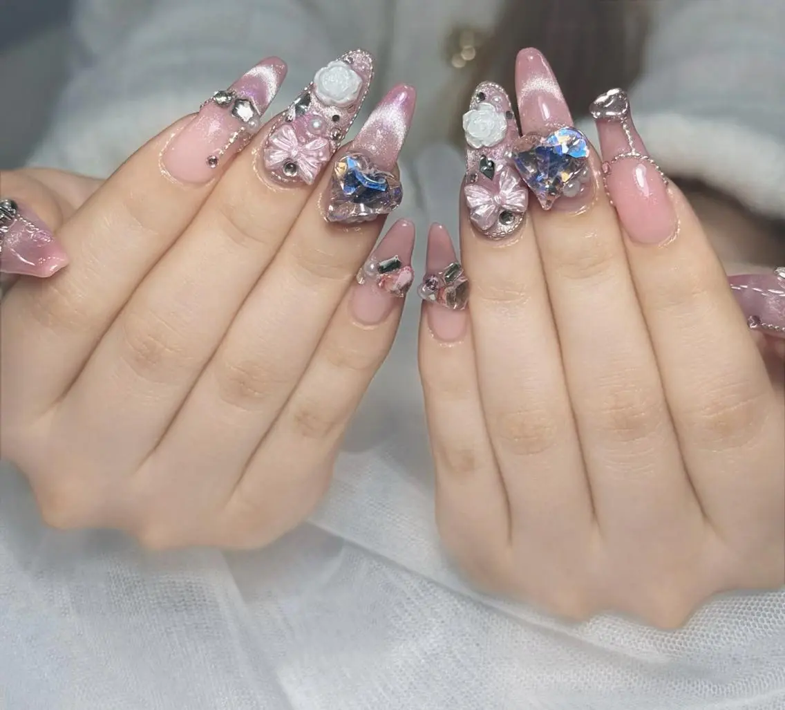 ロング パーマ 韓国風ヘア ニュアンスパーマ ハンドネイル 波 なみのネイルデザイン