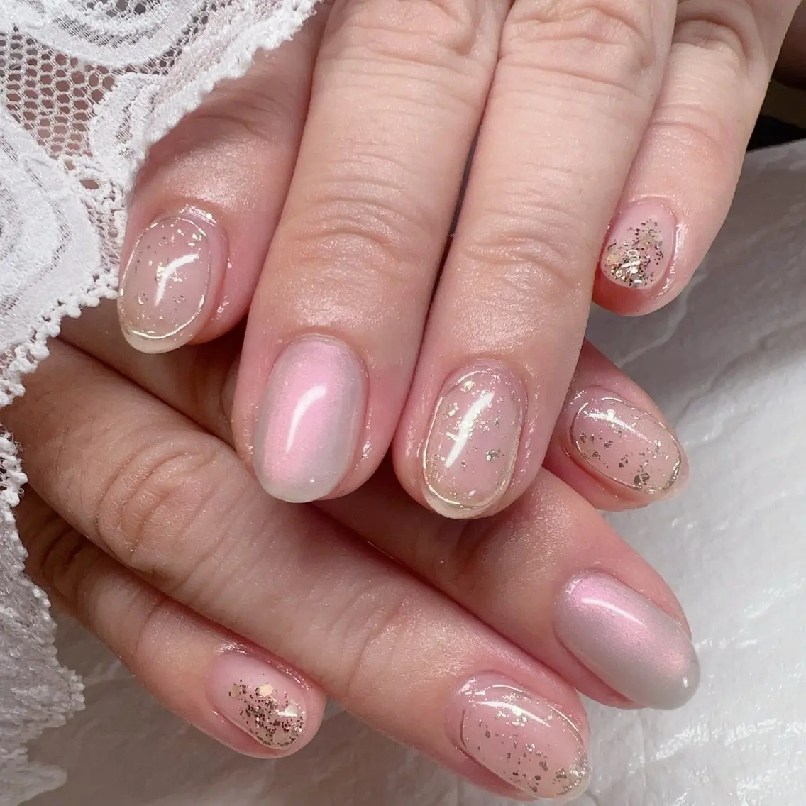 ネイル キラキラネイル ニュアンスネイル イエティ .のネイルデザイン