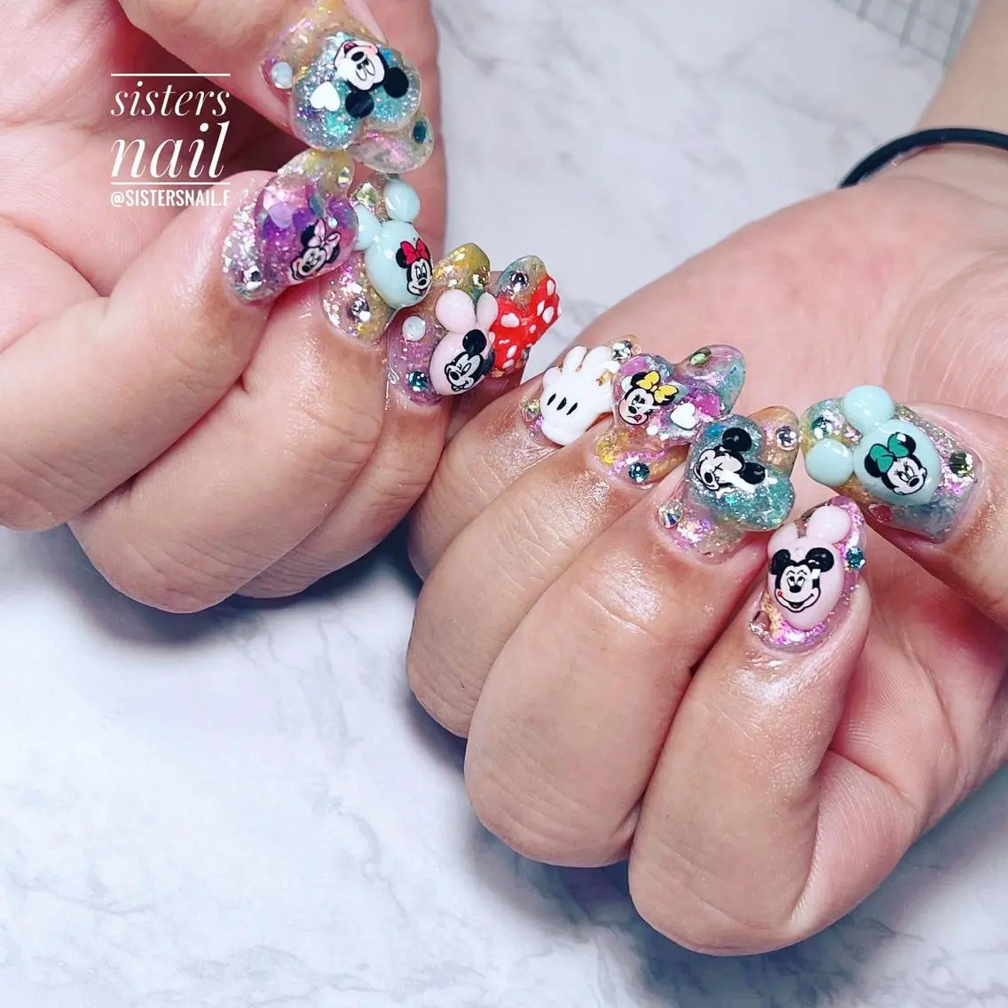 ネイル アートネイル グラデーション キラキラネイル 持ち込み 夏ネイル sisters nail.fのネイルデザイン
