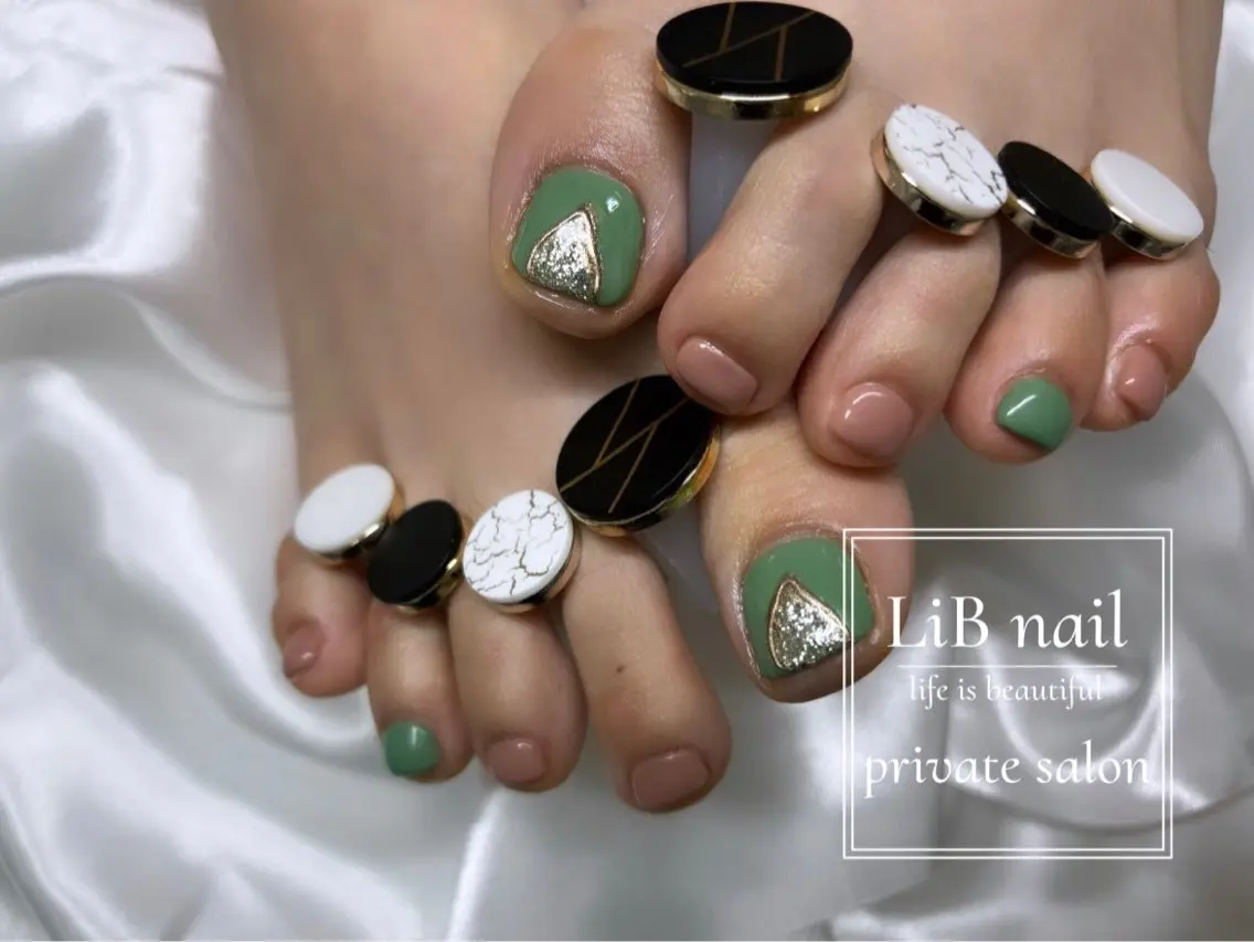 ネイル フットネイル LiB nailのネイルデザイン