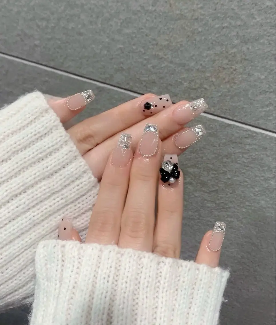 ネイル キラキラネイル マグネットネイル ミラーネイル ニュアンスネイル 春ネイル ハンドネイル Lyna 池袋のネイルデザイン