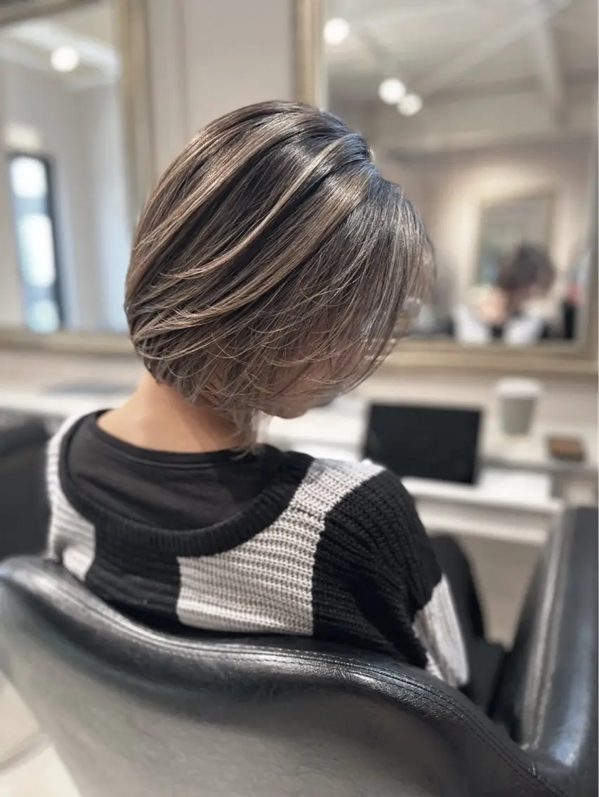 カラー ユイ コハルのヘアスタイル