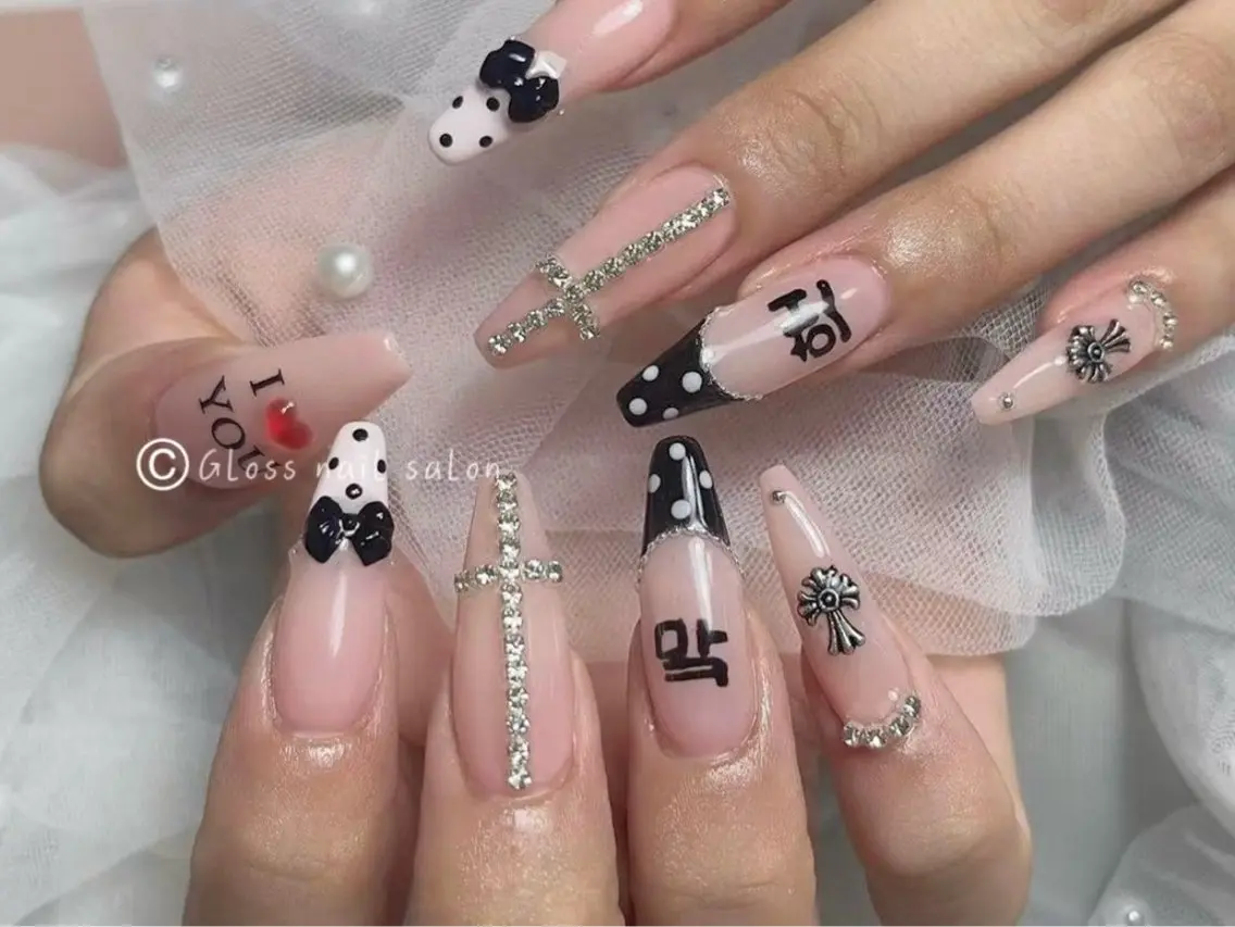 ネイル miho🍎 Gloss nailのネイルデザイン
