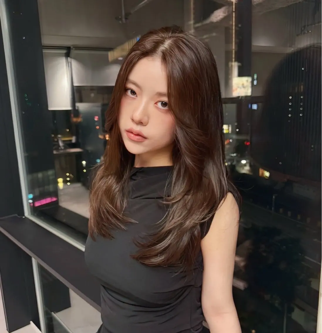 セミロング 伸ばしかけ 韓国風ヘア レイヤーカット 小顔カット 奥山 みのりのヘアスタイル