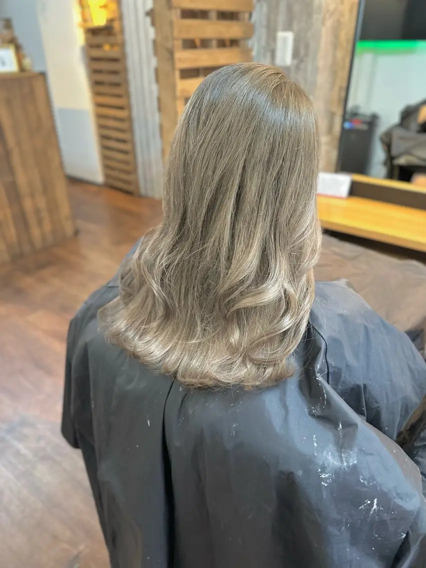 セミロング カラー グレージュ ミルクティーグレージュ カット ヘアカラー トリートメント Luzir⭐︎ GEN⭐︎のヘアスタイル