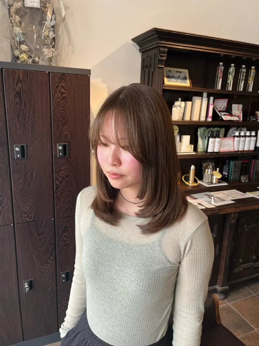 ミディアム 顔まわりレイヤー 顔周りカット レイヤーカット 水ノ上 優花のヘアスタイル