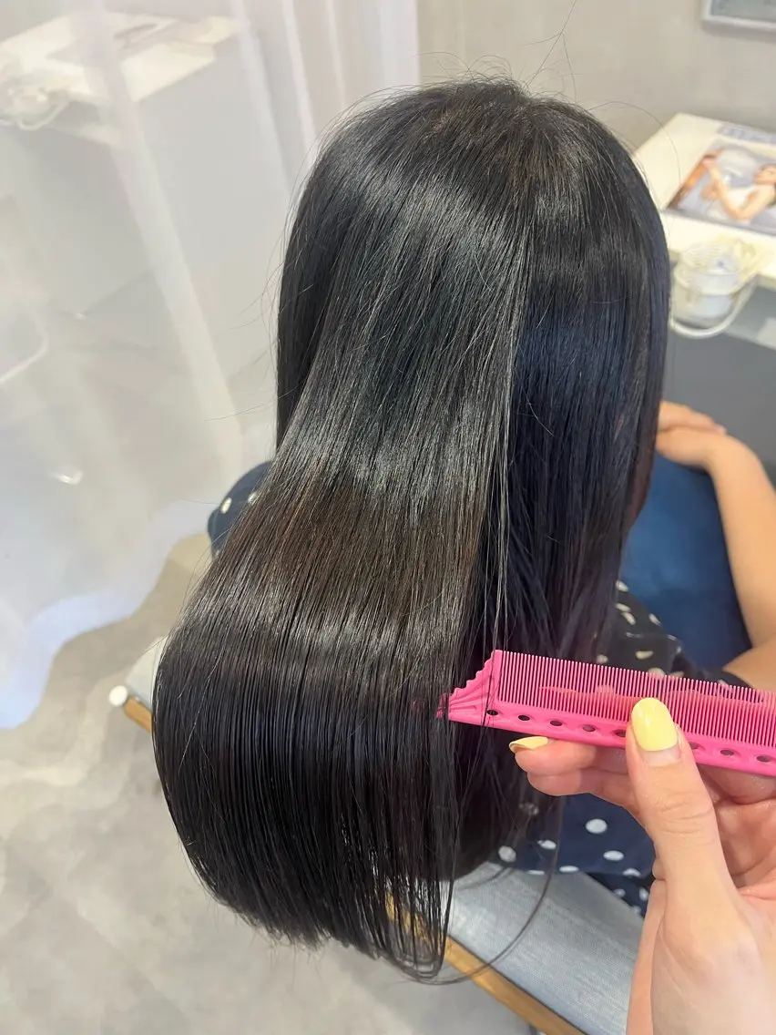 セミロング トリートメント 森 愛友のヘアスタイル