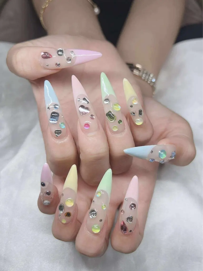 ネイル 長さ出し グラデーション 卒業式 キラキラネイル マグネットネイル ハンドネイル Lee Nailsのネイルデザイン