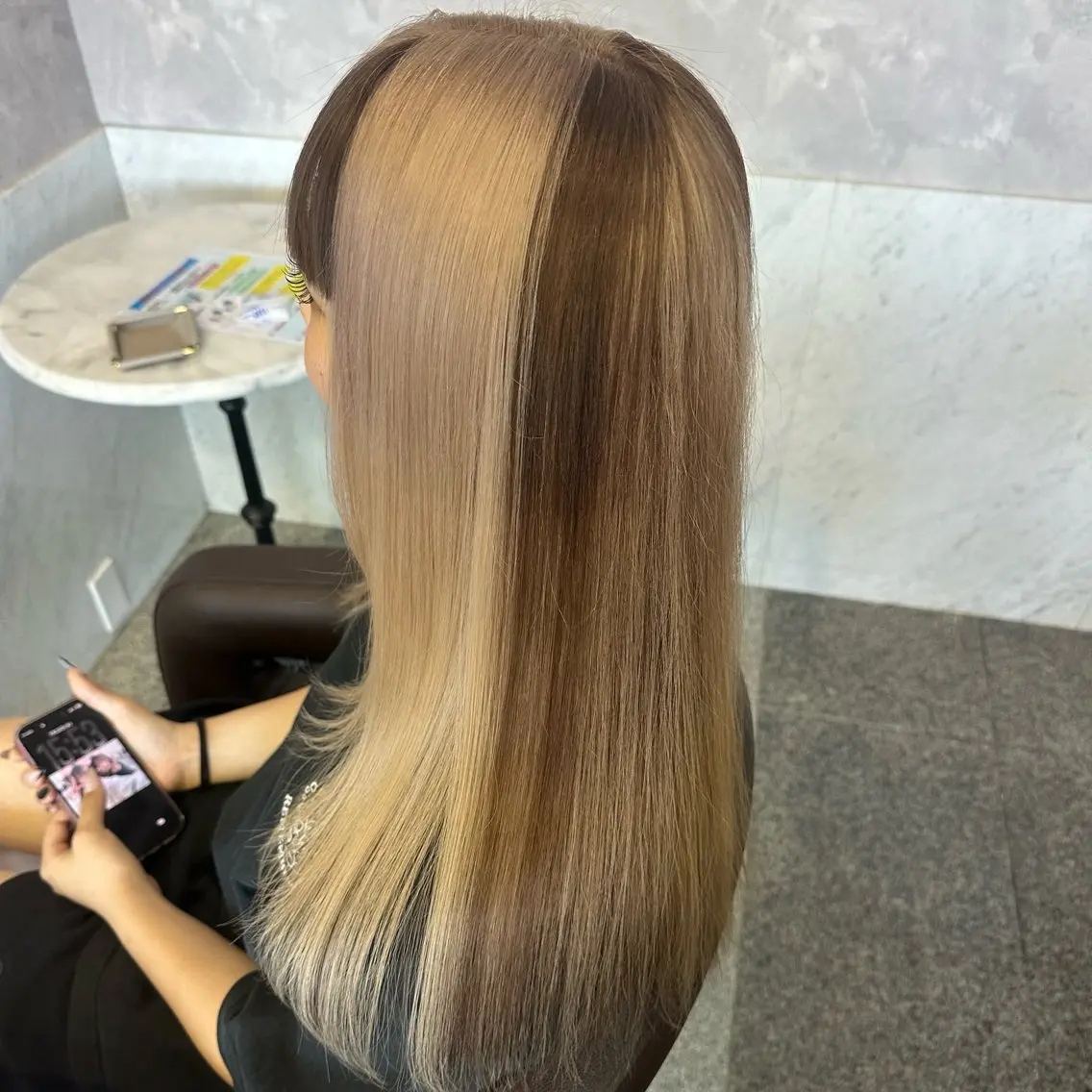 ロング カラー ブリーチ ブラウンカラー 町田 里奈のヘアスタイル