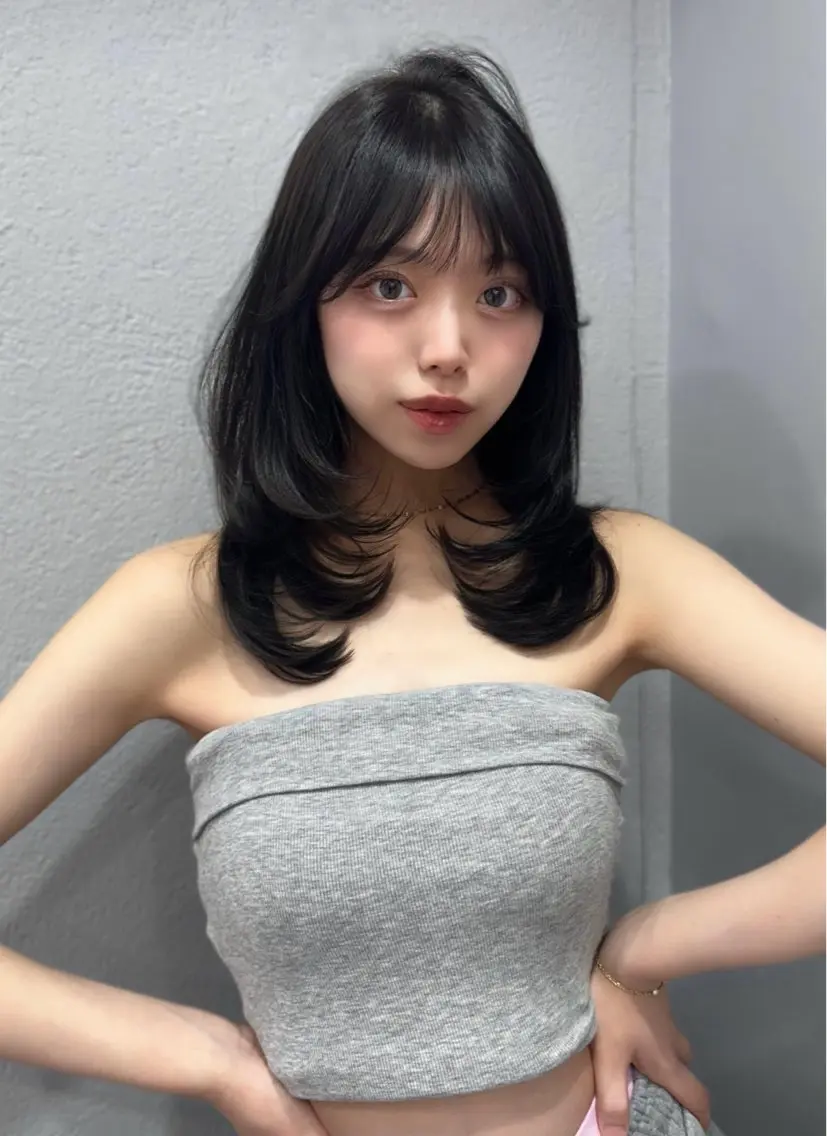 セミロング カラー 透明感カラー グレージュ 𝑴𝑶𝑲𝑨渋谷 トレンド韓国ヘア🩷のヘアスタイル