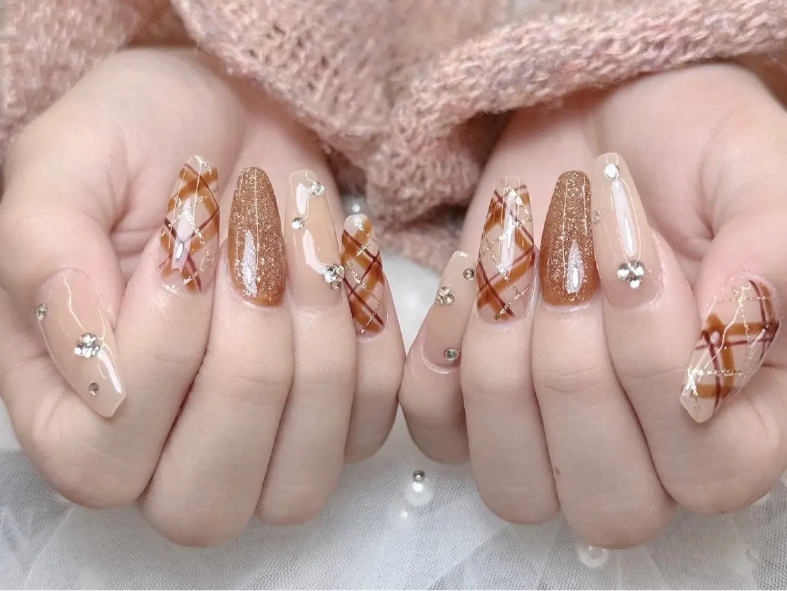 ネイル 長さ出し フレンチネイル 韓国ネイル ロングネイル マグネットネイル ハンドネイル Lee _nailのネイルデザイン