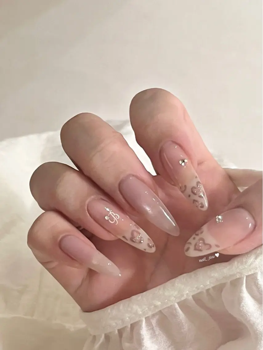 ネイル キラキラネイル 韓国ネイル ロングネイル ワンホンネイル ハンドネイル Josie nail salonのネイルデザイン