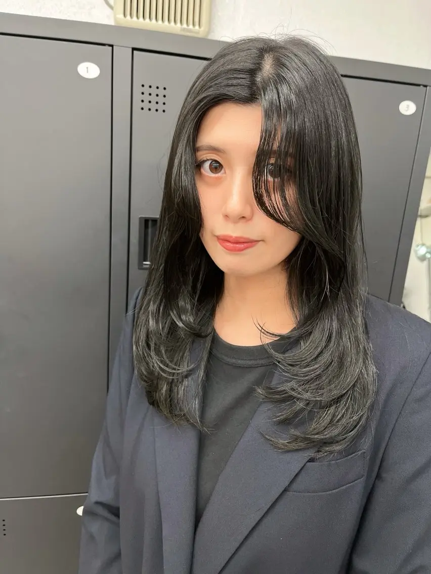 セミロング カラー RU RIのヘアスタイル