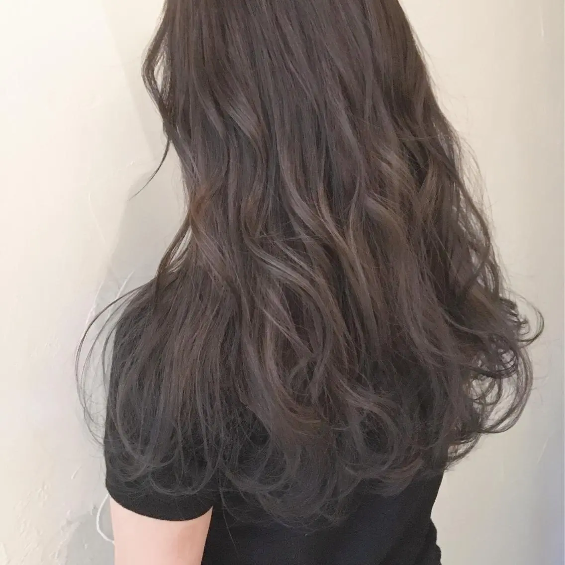ロング カラー アッシュ シマダ アユミのヘアスタイル