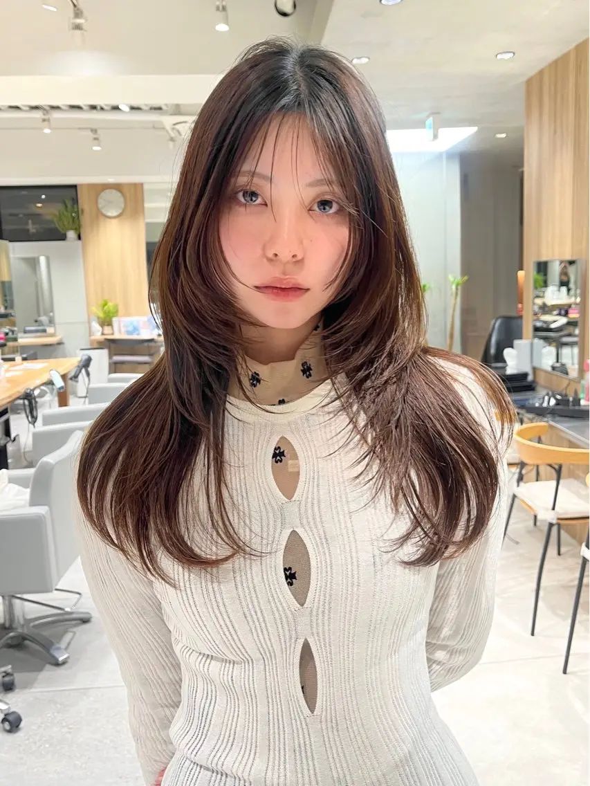 セミロング レイヤー MINX伊藤なず菜のヘアスタイル