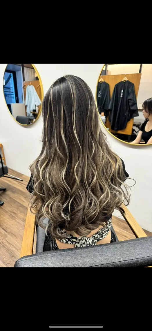 ロング ハイライト レイヤーカット ヘアカラー 橋本 昇平のヘアスタイル