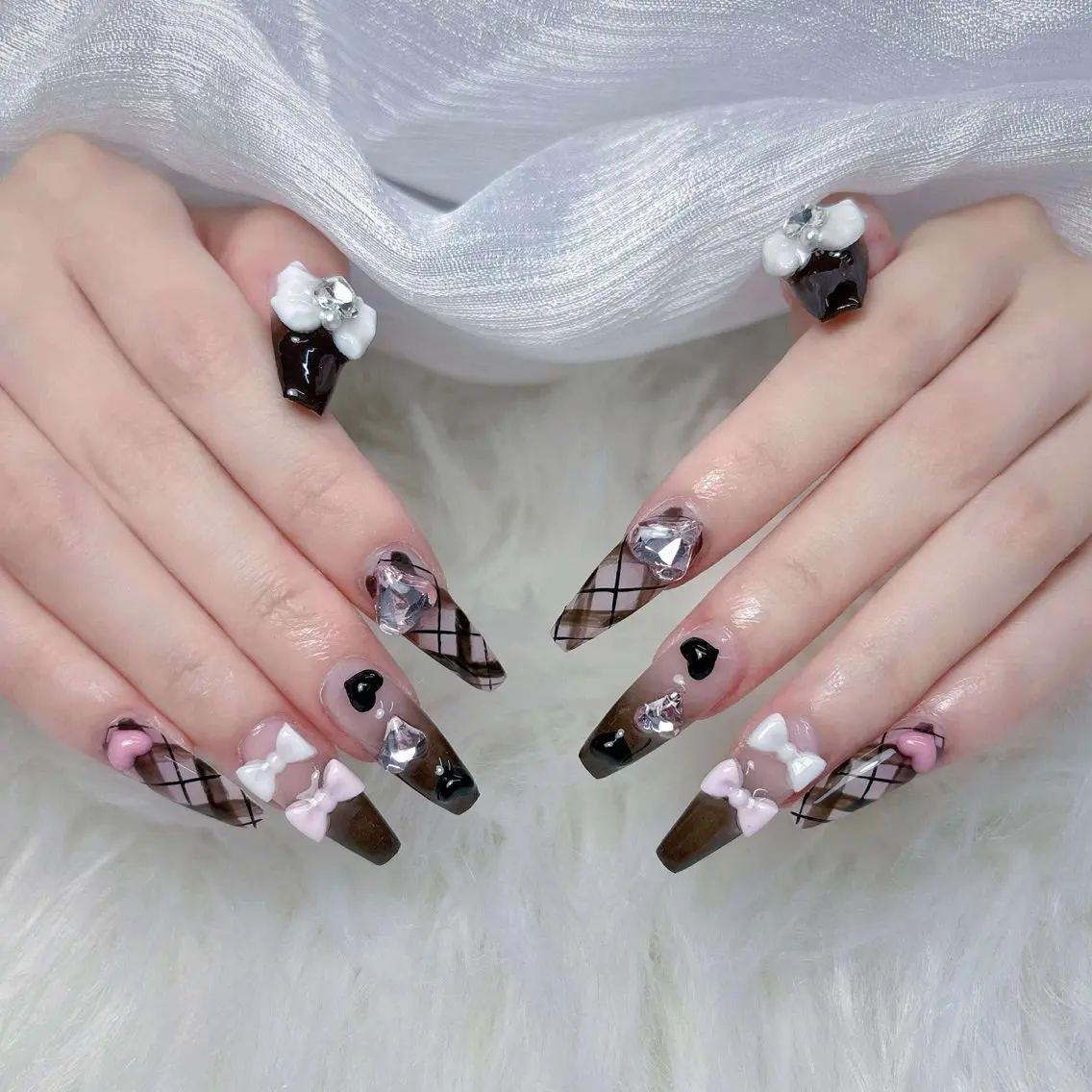 ネイル アートネイル オーロラネイル フットネイル ジェルネイル キラキラネイル ハンドネイル ハンドケア Nova Nailのネイルデザイン