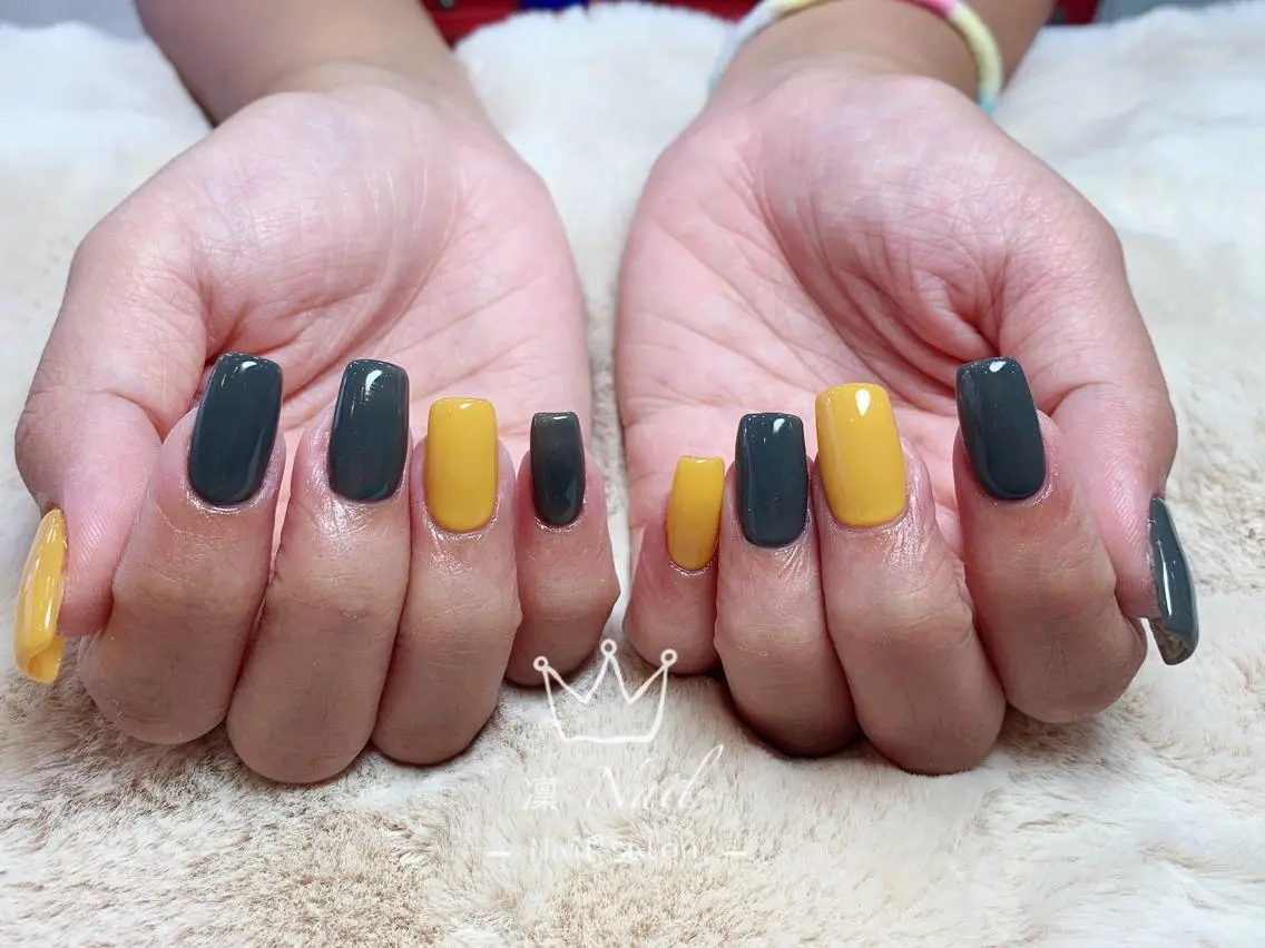 セミロング カラー ネイル Le’a NailSalonのネイルデザイン