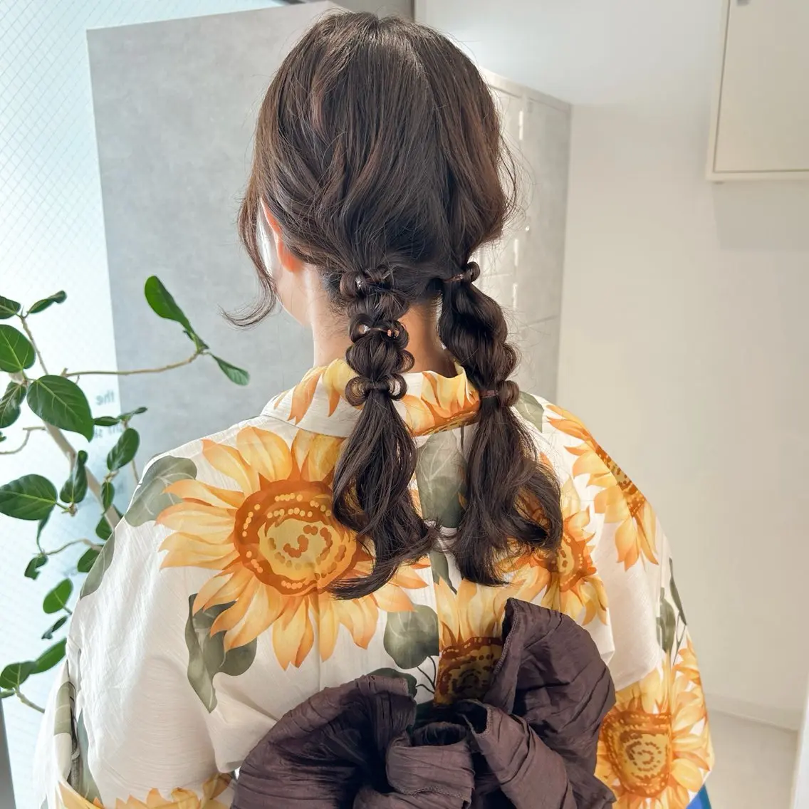 セミロング ヘアアレンジ ツインテール 浴衣 ダブルカラー,透け カラーHINARIのヘアスタイル