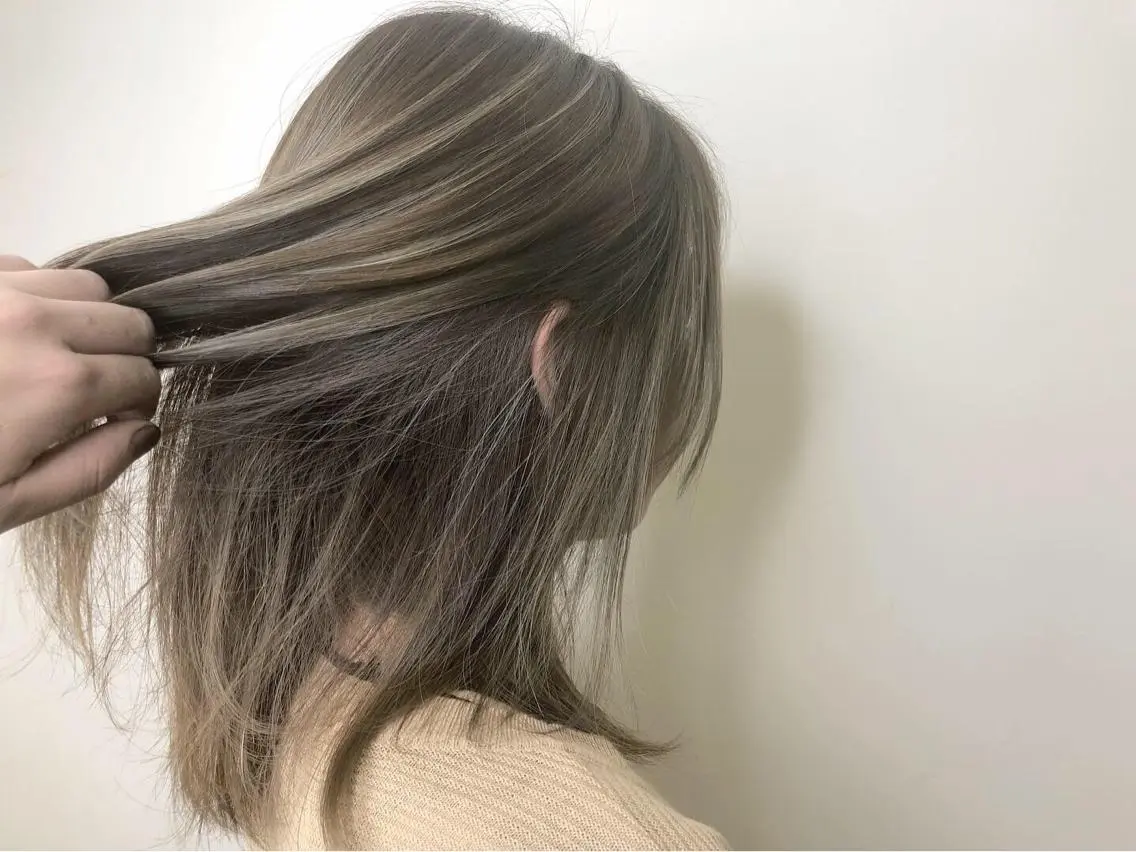 ミディアム カラー ハイライトカラー ハイライト メンズ レイヤー ウルフ 弓木啓輔のヘアスタイル