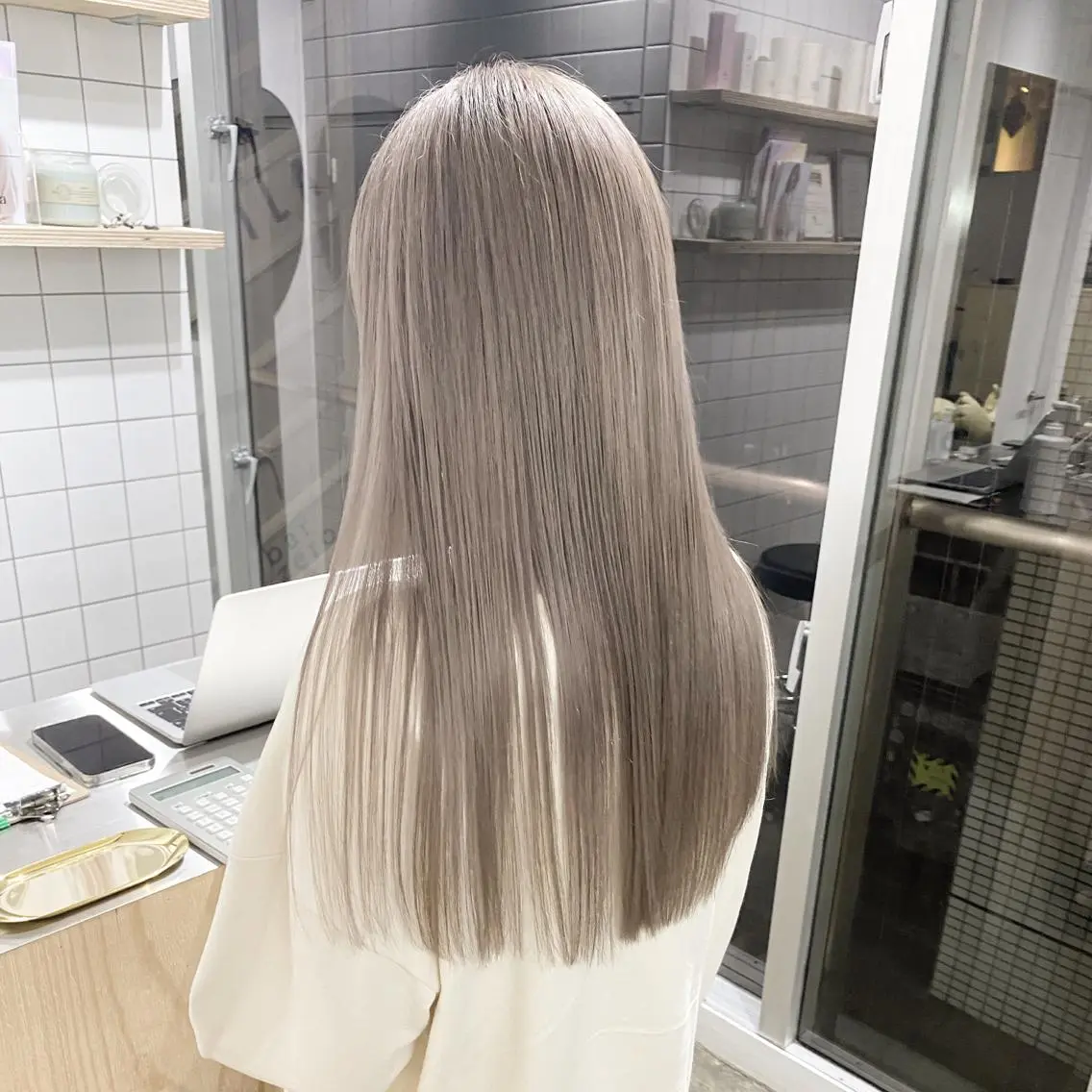 【透明感や外国人風Wカラー🌿】ホワイトブリーチ+透明感カラー（指名料、ロング料込み）の写真