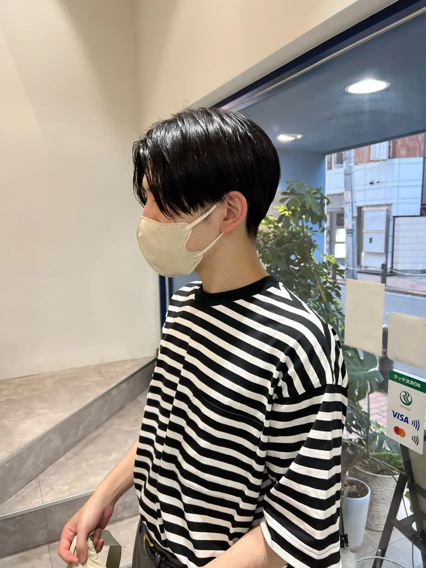 ショート メンズ センターパート 刈り上げ 村山 豪歩のヘアスタイル