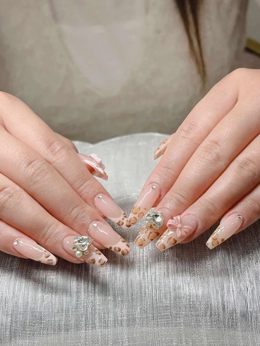ネイル 長さ出し グラデーション 卒業式 キラキラネイル マグネットネイル ハンドネイル Lee Nailsのネイルデザイン