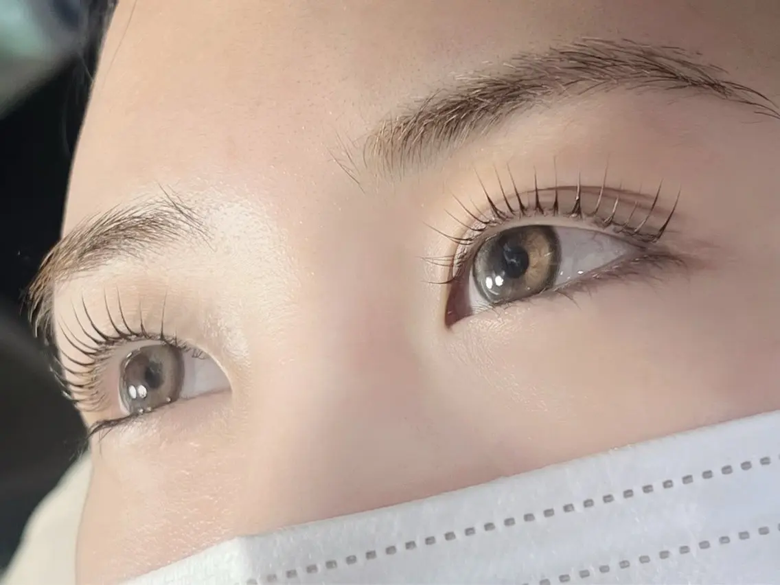 【まつ毛パーマ🤍立ち上げ×微カール】パリジェンヌの写真