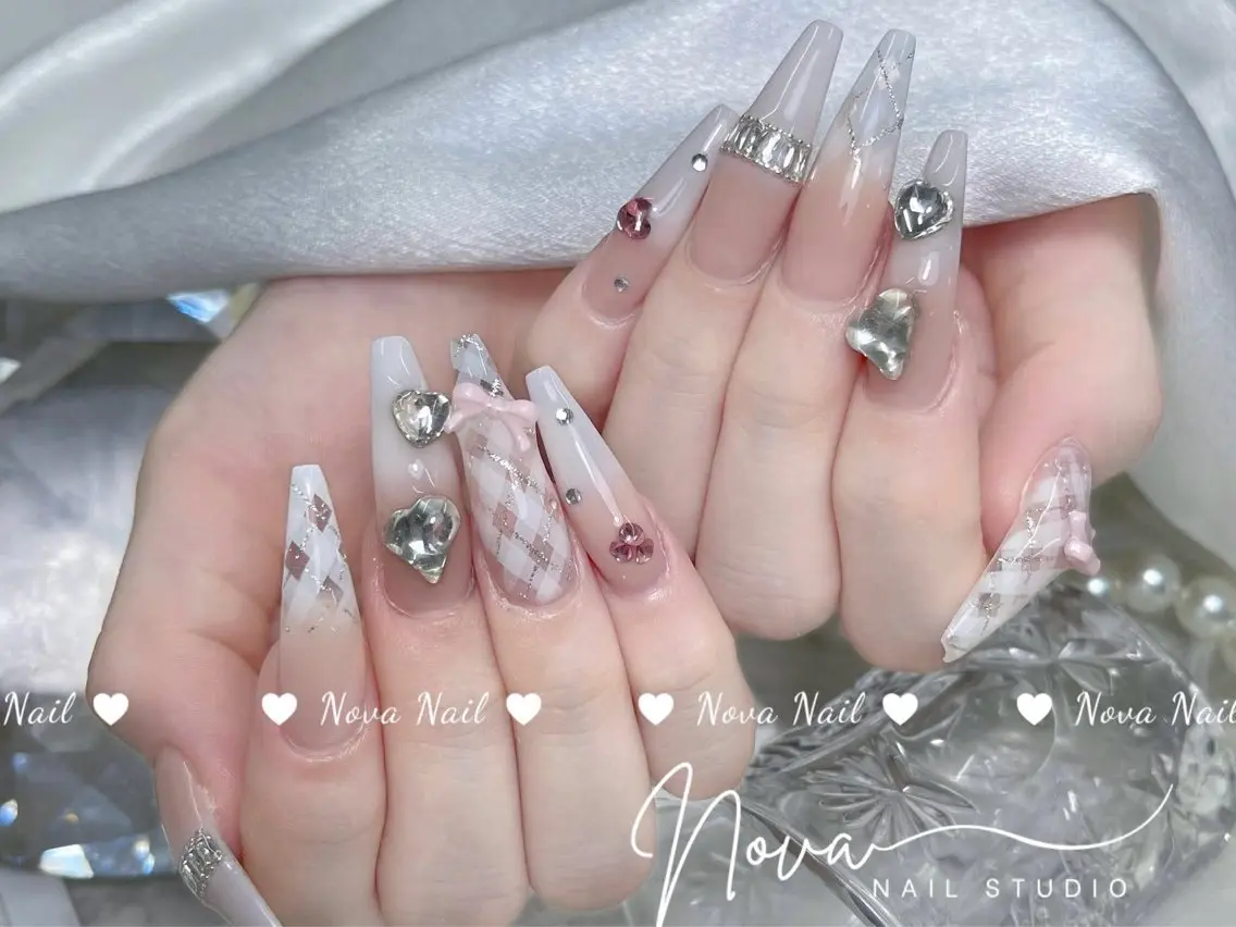 ネイル アートネイル 長さ出し ジェルネイル キラキラネイル 韓国ネイル ハンドネイル ハンドケア Nova Nail _Shinsaiのネイルデザイン