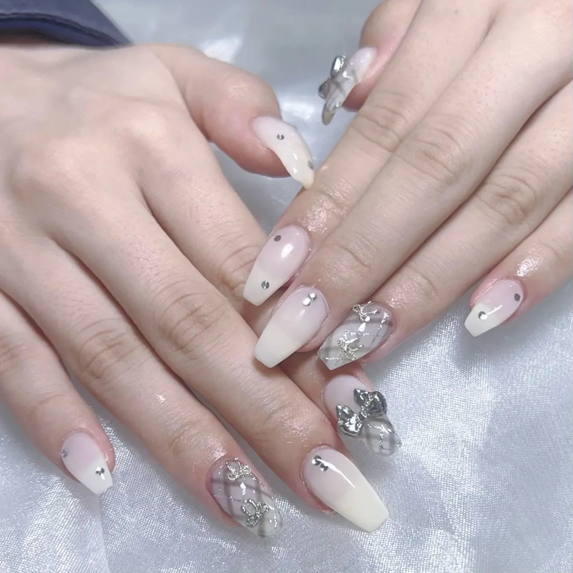 メンズ ネイル メンズ韓国風 アートネイル オーロラネイル ガーリー キラキラネイル ハンドネイル Nail salon 木にいるのネイルデザイン