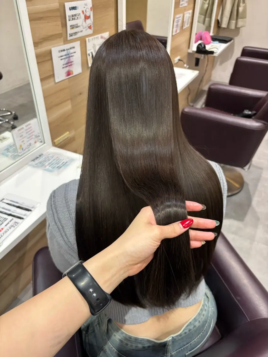 ロング カラー グレージュ 長岡 明音のヘアスタイル