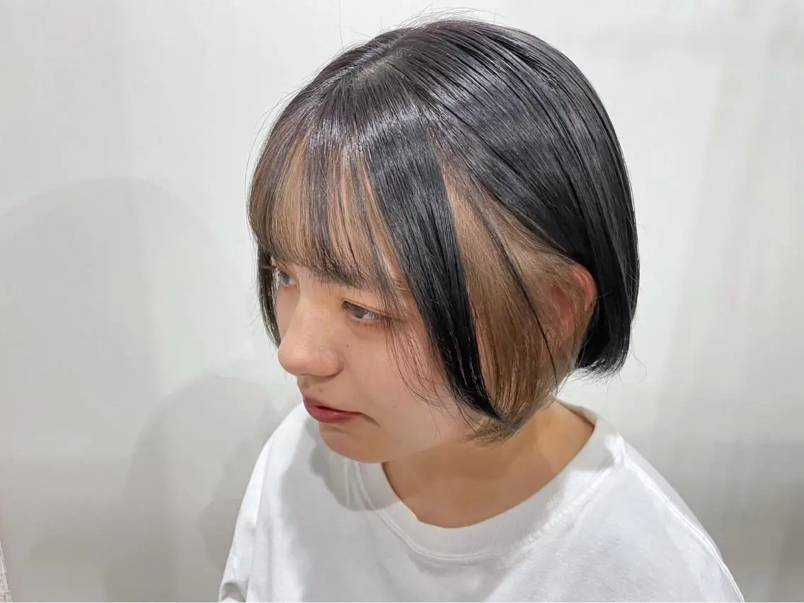 カラー ヘアカラー white.梅田 デザインカラー🦄のヘアスタイル