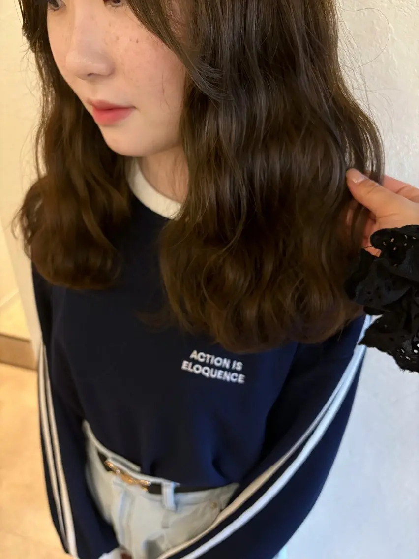 セミロング 透明感ベージュカラー yumekaのヘアスタイル